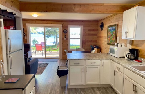 Aldersville House | Lakeside Paradise awaits you!