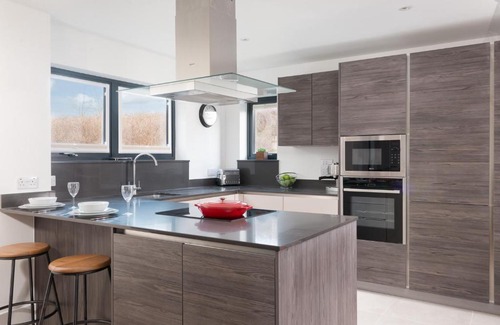 Holworth House | Lakeside property with spa access on a nature reserve Sand Martin BV07