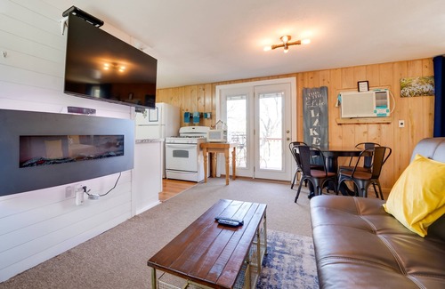 Kimberling City House | Lakeside Reeds Spring Home w/Pool Access & Deck!