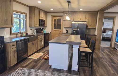 May Cabin | LakeSide Reel Paradise Brownwood big family dock for fishing/close to state park