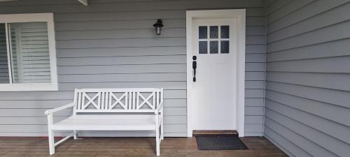 Lake Conjola House | Lakeside Retreat - 3 BR Lake Conjola escape