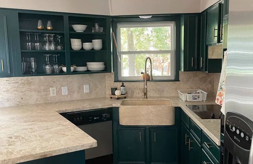 Jewett House | Lakeside Retreat at Lake Limestone Jewett, TX