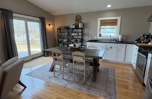 Lake Linden House | Lakeside Retreat or Winter Wonderland.You Choose