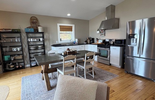 Lake Linden House | Lakeside Retreat or Winter Wonderland.You Choose