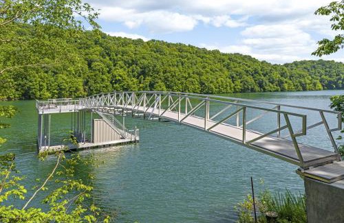 Jacksboro House | Lakeside Retreat
