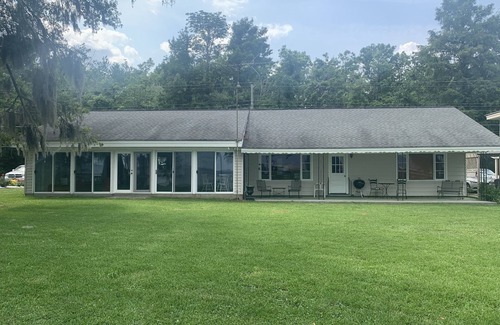Lake Waccamaw House | Lakeside Retreat With Panoramic Views Like No Other