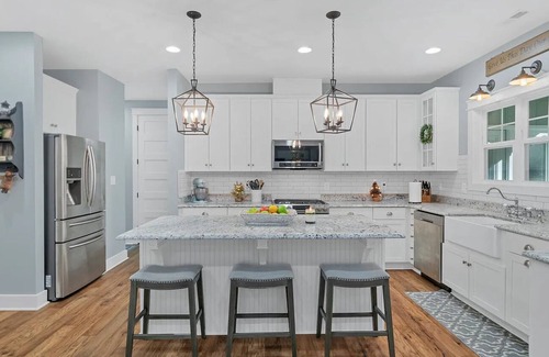 Whispering Pines House | Lakeside Serenity: Pines & Tranquility. nYour home for the 2024 US Open