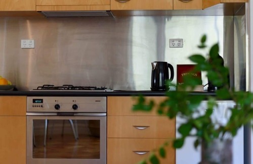 Daylesford Apartment | Lakeside Suite 4 Summ