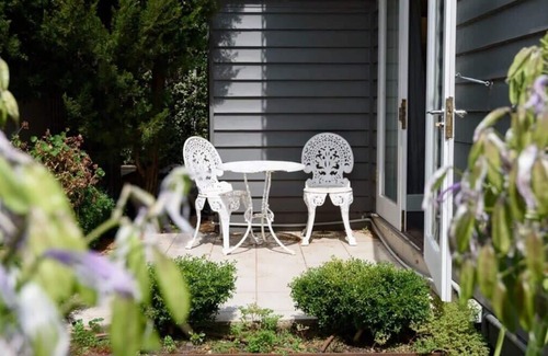 Daylesford Apartment | Lakeside Suite 4 Summ