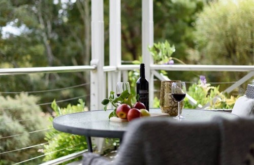 Daylesford Apartment | Lakeside Suite 4 Summ