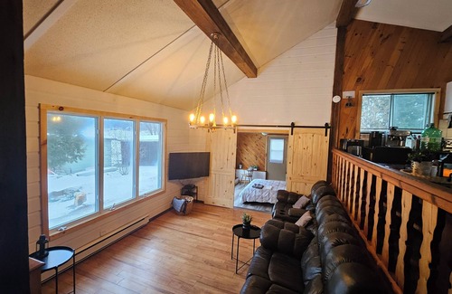 Lac-Cayamant Ski Chalet | Lakeside Therapy waterfront cottage on Lac Cayamant