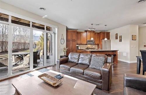 Westbank Condo | Lakeside Updated Condo!
