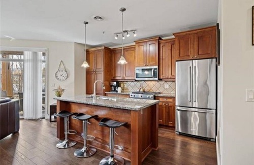 Westbank Condo | Lakeside Updated Condo!