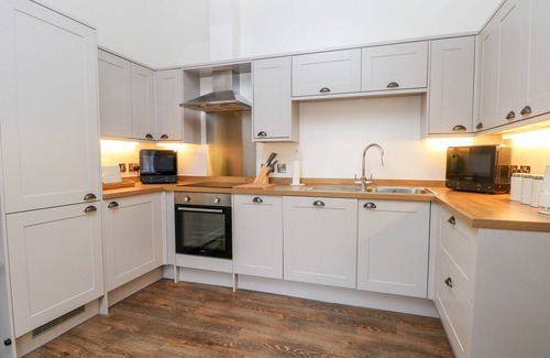 Macclesfield Cottage | LAKESIDE VILLAGE LODGES & THE POTTING SHED in Macclesfield
