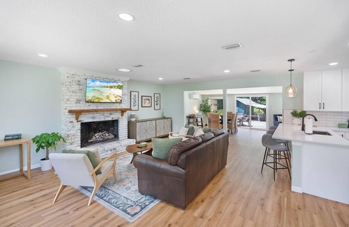 Doctors Inlet House | Lakeside, Water View, Kayak, BBQ Grill, Fire Pit