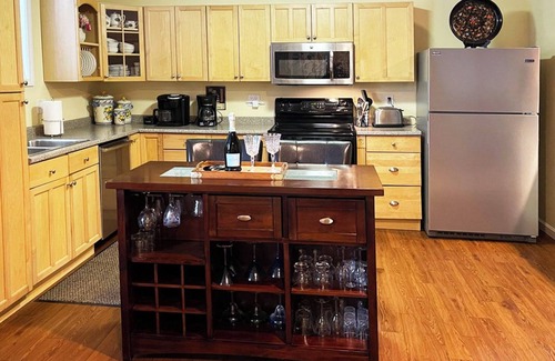 Kingston Apartment | Lakeside Wooded Retreat on Kingston Lake