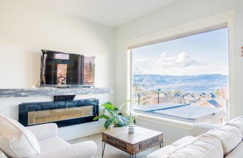 Southwest Mission House | Lakeview 2-bed 2-bath Entire Suite near Summerhill Winery