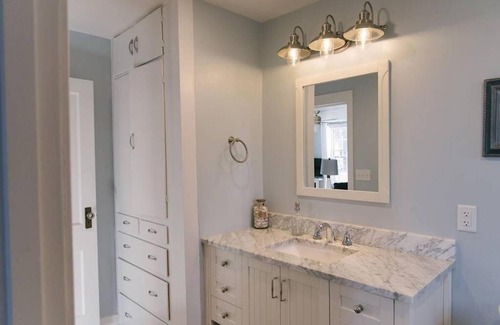 Baileys Harbor House | Lakeview Cottage in Downtown Baileys Harbor