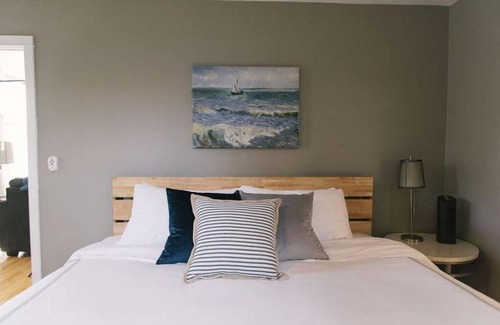 Baileys Harbor House | Lakeview Cottage in Downtown Baileys Harbor