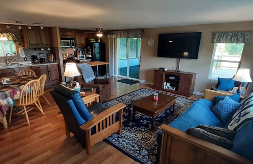Peel Cottage | Lakeview Cottage