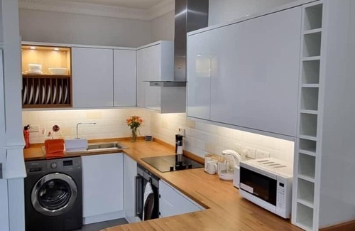 Southport Apartment | Lakeview Court Southport