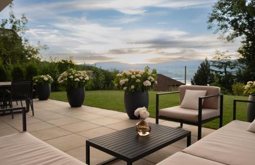 Chatillon House | Lakeview Homestay - Private Guest Rooms & Bathroom
