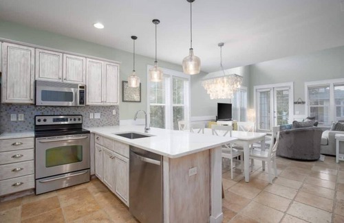 Laurel Grove House | Lakeview house with 6 passenger golf cart included!