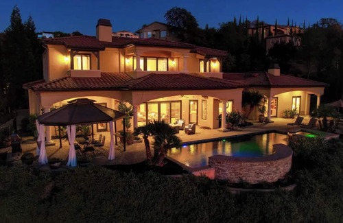 El Dorado Hills Villa | Lakeview Luxury: Pool, Spa, Fire Pit + 7BR Villa