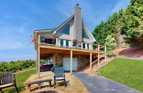 Hayesville House | Lakeview Mountain Retreat