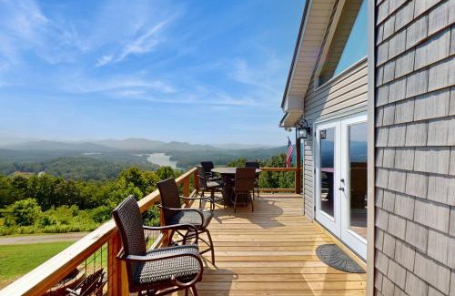 Hayesville House | Lakeview Mountain Retreat