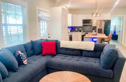 Lavon Apartment | Lakeview Oasis
