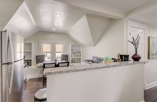 Linden Hills Apartment | LAKEVIEW RETREAT LINDEN HILLS, DINE SHOP BANDSHELL