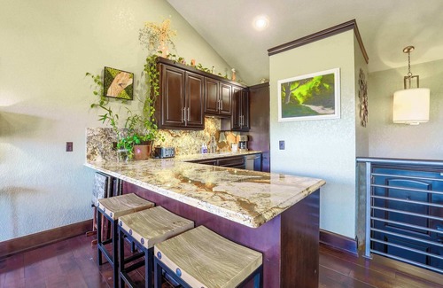 Prairie Creek House | Lakeview Townhouse ★ Remote-Work & Pet-Friendly