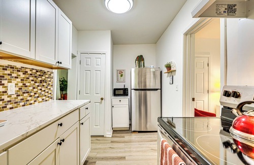 Lemon Springs House | Lakeview Vacation Rental - Walk to Crystal Lake!