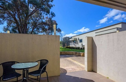 Lake Hume Village Condo | Lakeview Villa Suite 5