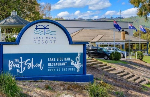 Lake Hume Village Condo | Lakeview Villa Suite 5