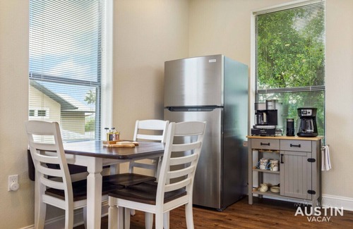 Hughes Park Lake House | Lakeway Hideaway! Beautiful Place by Lake Travis