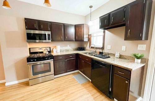 Lakewood Apartment | Lakewood Firepit Townhouse