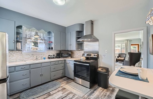 Edgewater House | Lakewood Gem Near Red Rocks, Parks & More