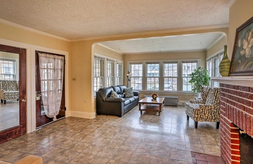 Lakewood House | Lakewood Home with Yard about 8 Mi to Cleveland!