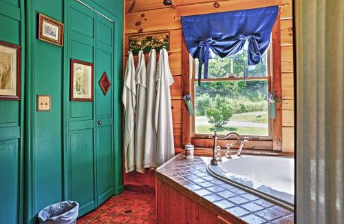Ingles House | Lakewood Lodge Escape with Fire Pit
