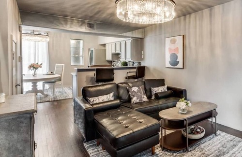 Old East Dallas Condo | Lakewood loft with serene pool views, luxury interiors, and prime Dallas location.