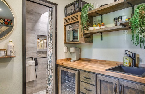 Tillicum Apartment | Lakewood Vacation Rental - Walk to American Lake!