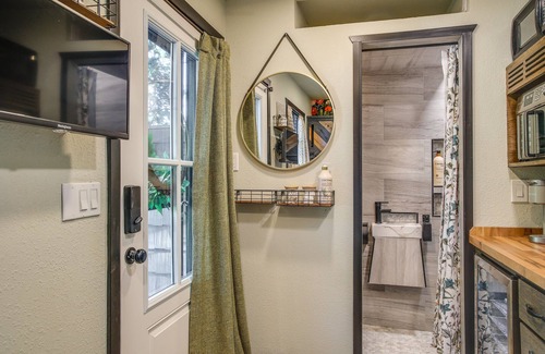 Tillicum Apartment | Lakewood Vacation Rental - Walk to American Lake!