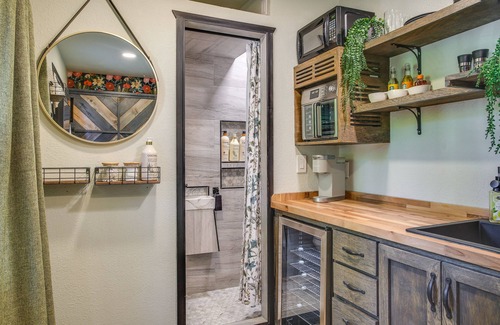 Tillicum Apartment | Lakewood Vacation Rental - Walk to American Lake!
