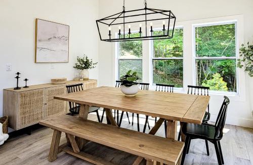 Maynardville House | Lakin' It Easy