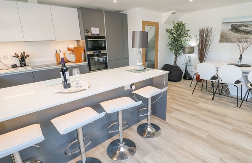 Praa Sands Cottage | LAMORNA, pet friendly, country holiday cottage in Praa Sands