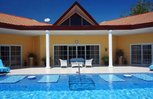 Samal Apartment | Lankenua Pool Suite with sea view