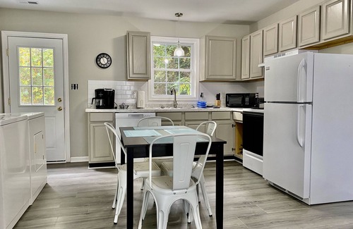 Lancaster Cottage | Lancaster Gem - Cozy Cottage