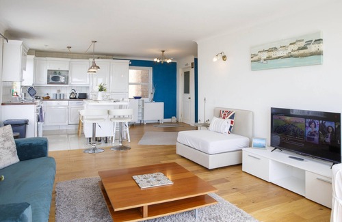 Lancing Apartment | Lancing Seascape with Seaview By My Getaways